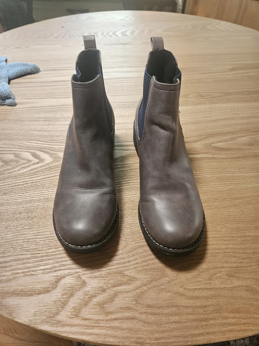Eastland elegant gray
